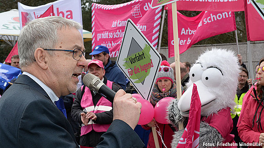 Willi Russ beim Auftakt der Einkommensrunde 2016