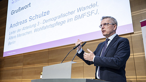 Andreas Schulze, Abteilungsleiter für Demografischen Wandel, Ältere Menschen und Wohlfahrtspflege im Bundesseniorenministerium, sprach in seinem Grußwort über die Bedürfnisse einer alternden Gesellschaft.