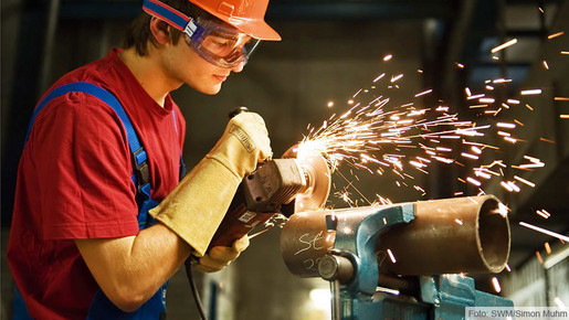 Auszubildender zum Industriemechaniker Heizkraftwerk Nord Auszubildender zum Industriemechaniker Heizkraftwerk Nord