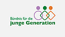 Das Logo des Bündnisses für die junge Generation zeigt neben dem namengebenden Schriftzug einen Kreis in Lila und zwei Rauten in Grün und Orange als stilisierte Figuren, die sich überlappen.