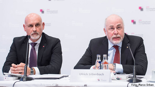 Der dbb Bundesvorsitzende Ulrich Silberbach (rechts) und der dbb Fachvorstand Tarifpolitik Volker Geyer