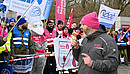 Das Foto zeigt Toni Nickel, stellvertretenden Vorsitzenden der dbb jugend, bei einer Streikrede vor der ersten Verhandlung im Rahmen der Einkommensrunde Bund und Kommunen 2025.
