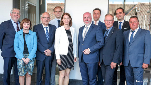 Der dbb mit seinen Fachgewerkschaften Justiz bei Bundesjustizministerin Katarina Barley Der dbb mit seinen Fachgewerkschaften Justiz bei Bundesjustizministerin Katarina Barley