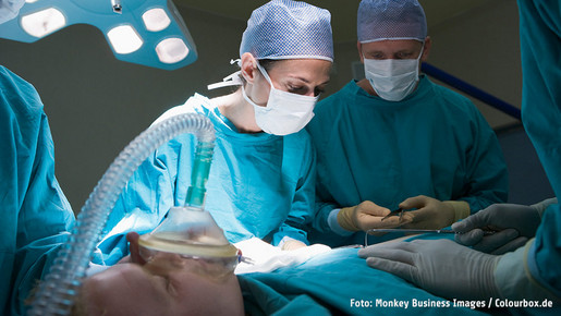 Operation in Krankenhaus