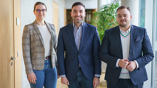 dbb jugend Chef Matthäus Fandrejewski (r.) und dbb jugend Referentin Viktoria Matzen trafen sich zum Austausch mit Konstantin Kuhle, FDP-Fraktionsvize im Deutschen Bundestag. 