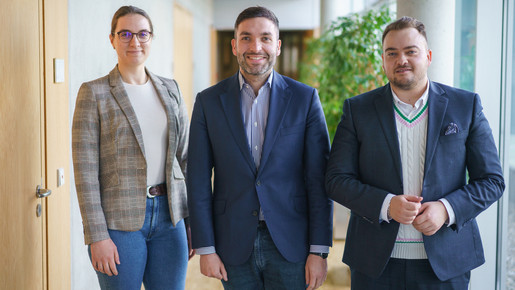 dbb jugend Chef Matthäus Fandrejewski (r.) und dbb jugend Referentin Viktoria Matzen trafen sich zum Austausch mit Konstantin Kuhle, FDP-Fraktionsvize im Deutschen Bundestag. 