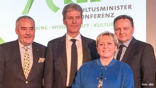 Der Bayerische Bildungsminister Ludwig Spaenle, KMK-Präsident Helmut Holter, die Baden-Württembergische Kultusministerin Susanne Eisenmann und Jürgen Böhm (von links)