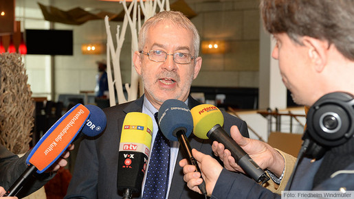 dbb Verhandlungsführer Willi Russ dbb Verhandlungsführer Willi Russ