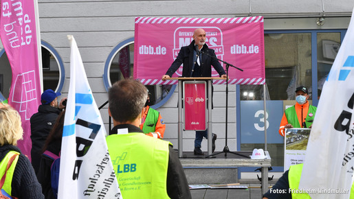 dbb Tarifchef Volker Geyer auf einer Demo in München