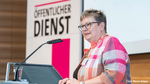 Sabine Smentek Sabine Smentek