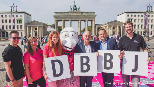 Scrabble der dbb jugend vor dem Brandenburger Tor Scrabble der dbb jugend vor dem Brandenburger Tor