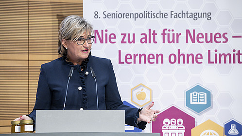 Simone Fleischmann, stellvertretende dbb Bundesvorsitzende und selbst Lehrerin, weiß aus Erfahrung, wie wichtig die Lust am Lernen ist.