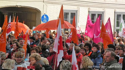 11.000 demonstrieren in Schwerin
