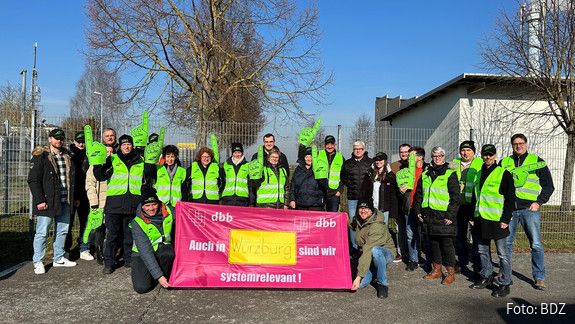 Beschäftigte des Zollamts Dettelbach-Mainfrankenpark und der FKS Würzburg