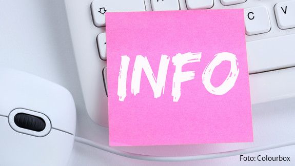 Öffentlicher Dienst Schlichtung Auf einer weißen Computertastatur klebt ein Zettel mit der Aufschrift Info.