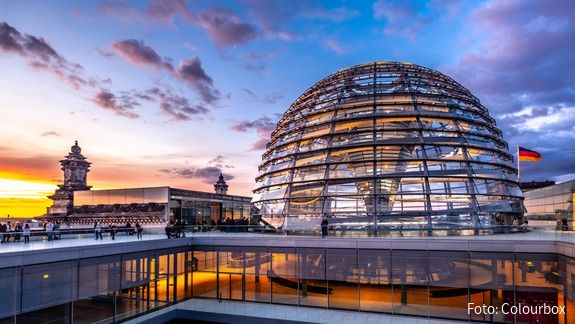 Koalitionsvertrag 2021 Kuppel des Reichstagsgebäudes in Berlin