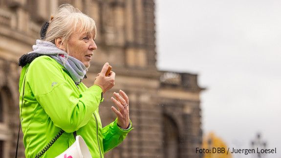 Protestaktion in Dresden - Öffentlicher Dienst: Vorhang auf für mehr Einkommen Einkommensrunde der Länder 2023, Einkommensrunde TvL, Tarifverhandlungen Länder, Forderungen dbb