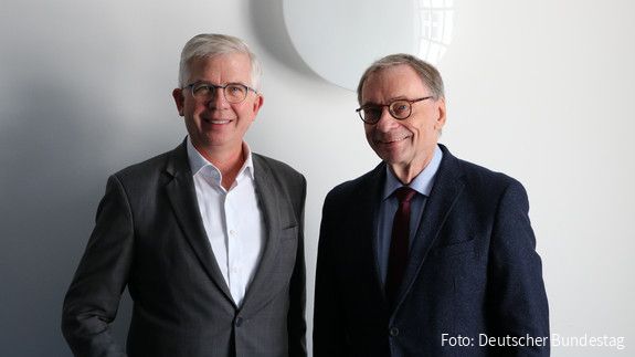 Prof. Andrew Ullmann (links) und Horst Günther Klitzing