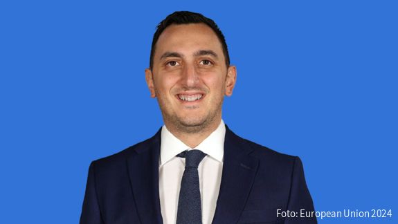 Glenn Micallef, 35 Jahre, wird neuer EU-Kommissar für Generationengerechtigkeit, Jugend, Kultur und Sport. Glenn Micallef, 35 Jahre, wird neuer EU-Kommissar für Generationengerechtigkeit, Jugend, Kultur und Sport.