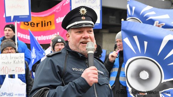 Einkommensrunde Bund und Kommunen 2023: Demo in Berlin Einkommensrunde Bund und Kommunen 2023: Demo in Berlin