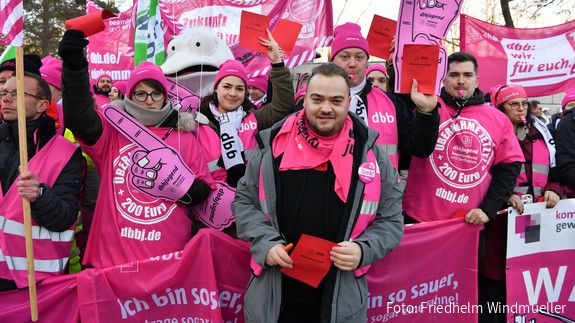 dbb jugend Chef Matthäus Fandrejewski vor Beginn der dritten Verhandlungsrunde in Potsdam dbb jugend Chef Matthäus Fandrejewski vor Beginn der dritten Verhandlungsrunde in Potsdam
