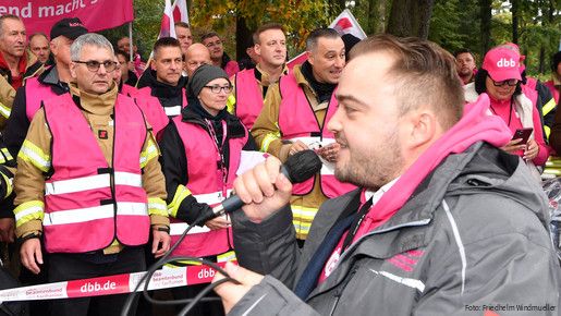 Matthäus Fandrejewski erwartet mehr von den weiteren Verhandlungsrunden. Für den Vorsitzenden der dbb jugend geht es um die Zukunftsfähigkeit des Staates. 