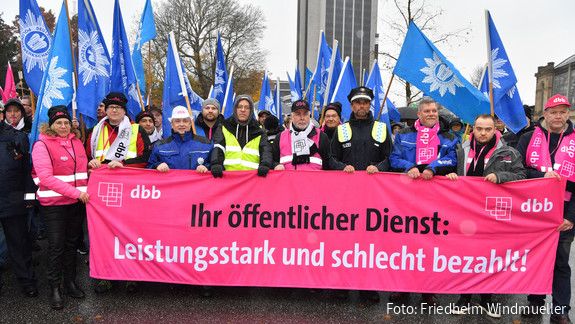 Die Chefs mehrerer dbb-Fachgewerkschaften machten in Hamburg deutlich, was sie von der Blockadehaltung der TdL halten: nämlich nichts. Einkommensrunde 2023, Hamburg, DPolG, BSBS, DBSH, dbb, dbb jugend, Tarifverhandlungen