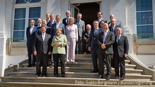 Spitzengespräch der Bundesregierung mit den Sozialpartnern auf Schloss Meseberg Spitzengespräch der Bundesregierung mit den Sozialpartnern auf Schloss Meseberg