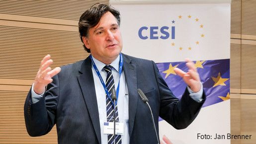 Stefan Nowatschin auf einer CESI-Fachtagung 2017