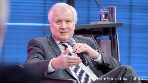 Bundesinnenminister Horst Seehofer Seehofer bei der dbb Jahrestagung 2021