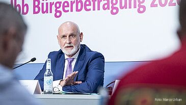 Vertrauen in den Staat weiter im Sinkflug – Regierung muss handeln