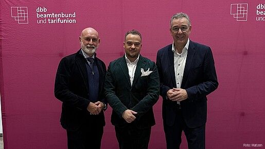Zu sehen sind dbb-Chef Volker Geyer, dbb jugend-Chef Matthäus Fandrejewski und dbb-Vize Andreas Hemsing.