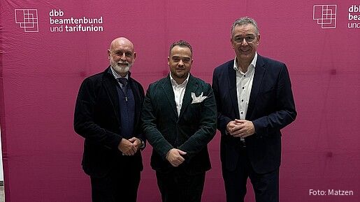 Zu sehen sind dbb-Chef Volker Geyer, dbb jugend-Chef Matthäus Fandrejewski und dbb-Vize Andreas Hemsing.