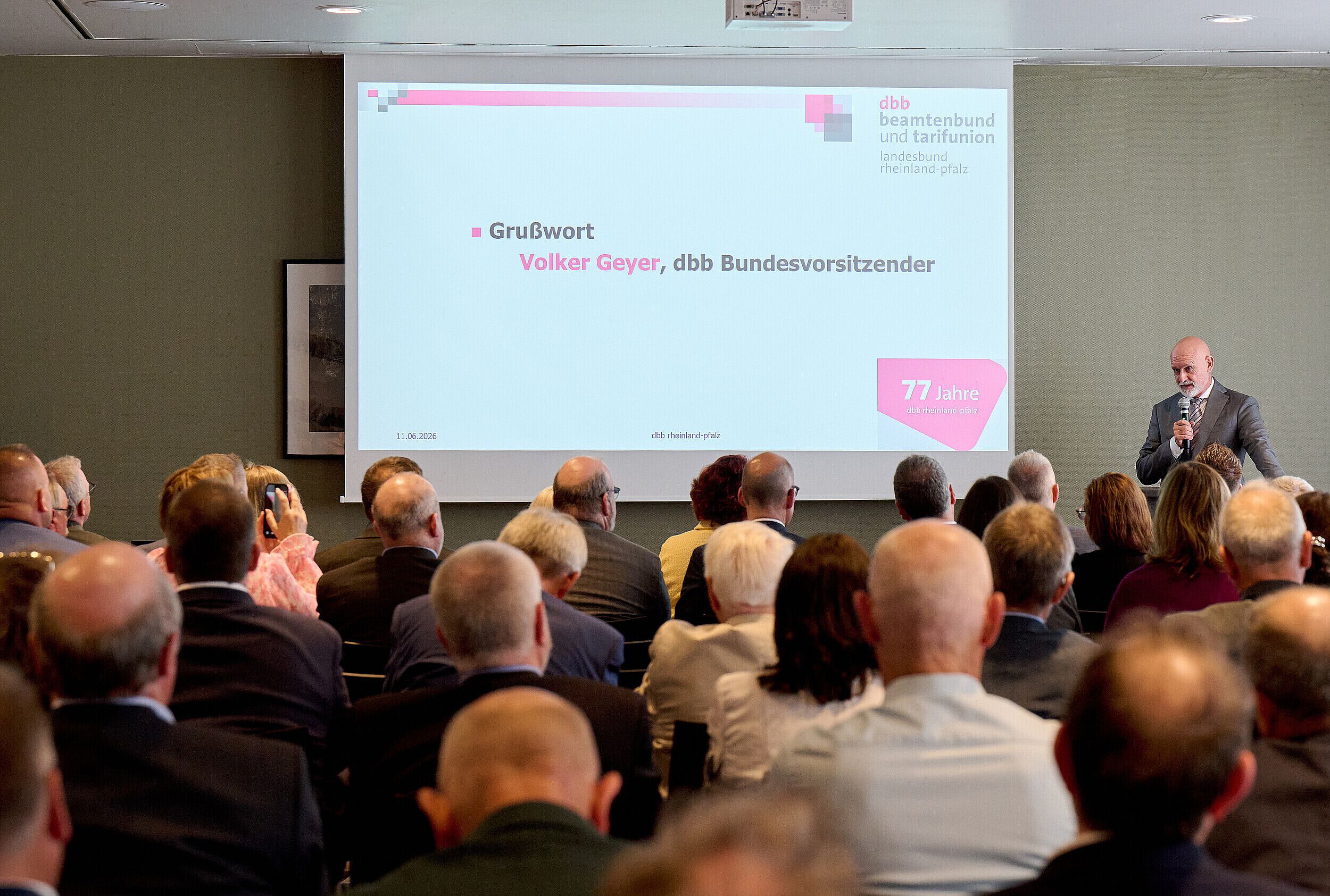 Geyer: Berufsbeamtentum ist tragende Säule des Rechtsstaats