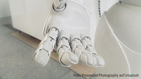 Nahaufnahme einer weißen Roboterhand