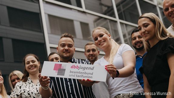 Das Berufsbeamtentum fit für die Zukunft machen? Die dbb jugend zeigt, wie es geht. Das Berufsbeamtentum fit für die Zukunft machen? Die dbb jugend zeigt, wie es geht.