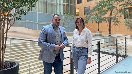 Im Gespräch mit Ina Frieling unterstrich Matthäus Fandrejewski die zentrale Bedeutung des Demokratiefördergesetzes.