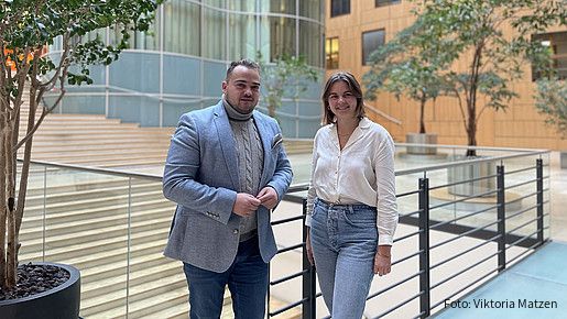 Im Gespräch mit Ina Frieling unterstrich Matthäus Fandrejewski die zentrale Bedeutung des Demokratiefördergesetzes.