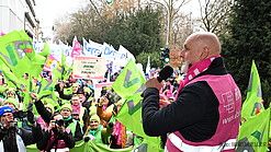 Über 16.000 demonstrieren in Düsseldorf – Geyer mahnt Länder: „Der Countdown läuft!“