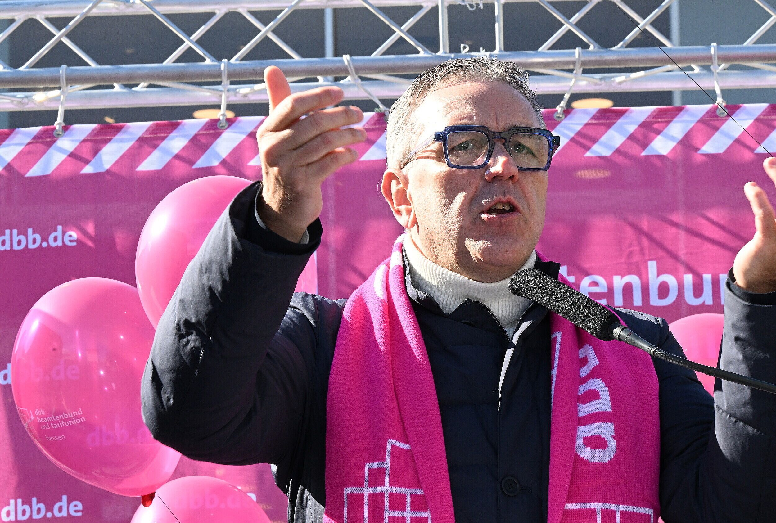 Öffentlicher Dienst in Hessen: Beschäftigte demonstrieren in Fulda