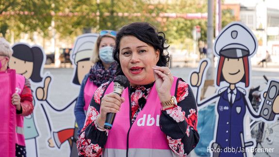 Einkommensrunde 2021: Protest der dbb frauen Einkommensrunde 2021: Protest der dbb frauen