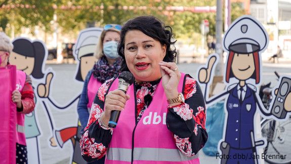 Einkommensrunde 2021: Protest der dbb frauen Einkommensrunde 2021: Protest der dbb frauen