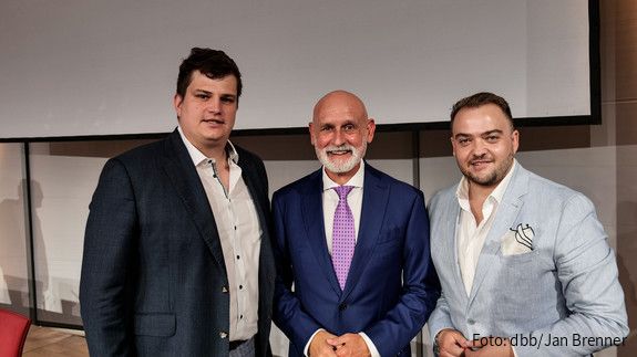 Geyer ist neuer Bundesvorsitzender Das Foto zeigt Oliver Löwe, Volker Geyer und Matthäus Fandrejewski.