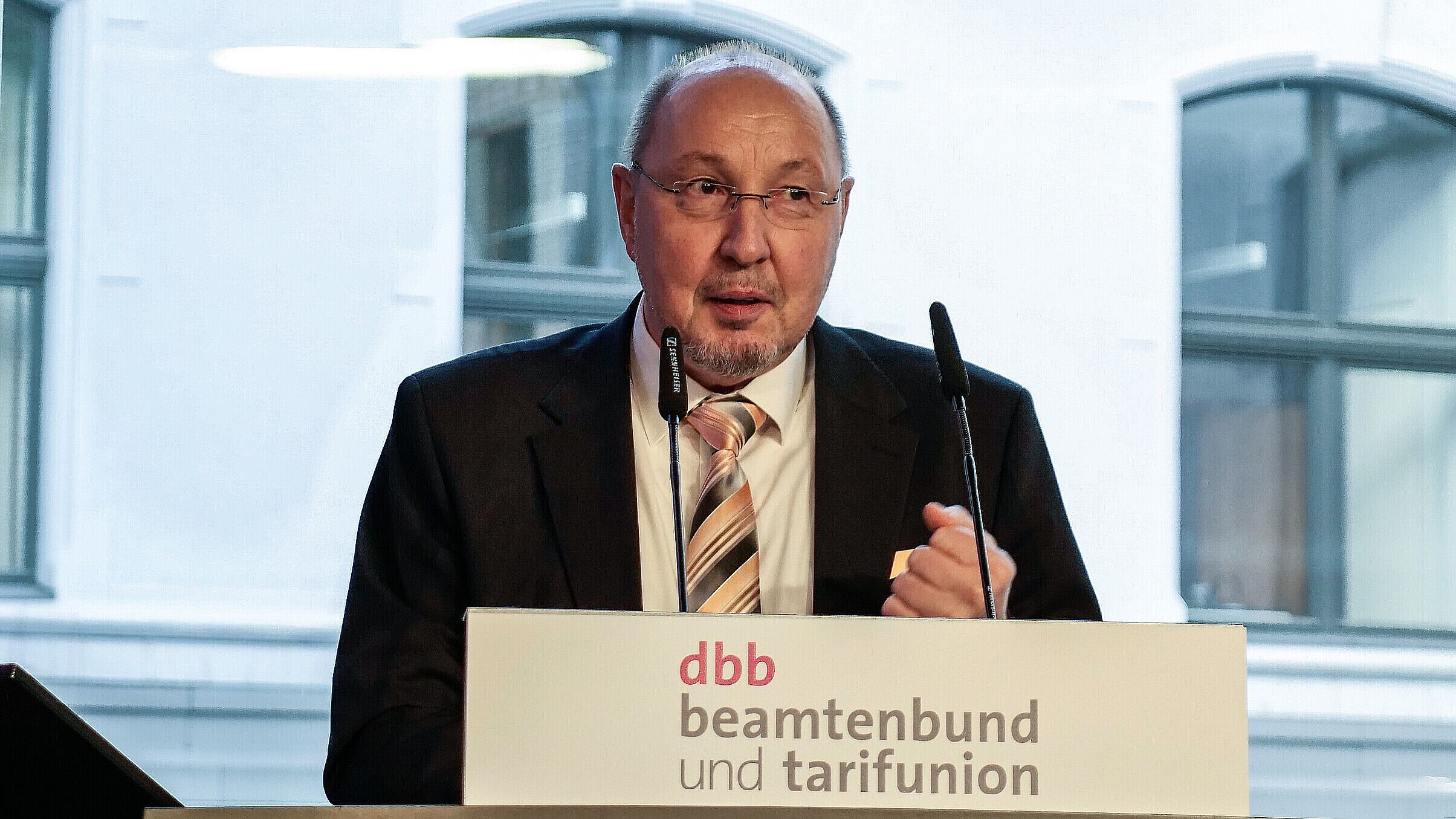 Beamtenversorgung: Debatte muss sich an Fakten orientieren