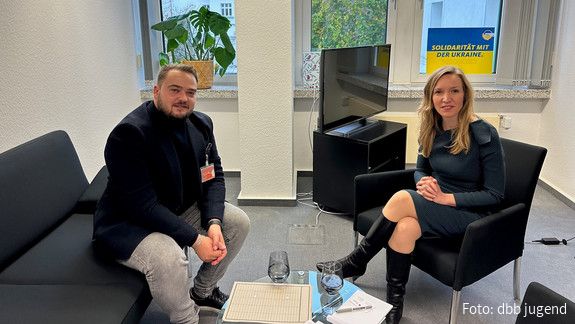 Matthäus Fandrejewski und Dr. Ottilie Klein Egal ob Fachkräftemangel, Verwaltungsmodernisierung oder Sicherheit im öffentlichen Dienst – die Ampel-Regierung geht die Probleme im öffentlichen Dienst zu zaghaft an, kritisierte dbb jugend Chef Matthäus Fandrejewski im Gespräch mit der CDU-Bundestagsabgeordneten Dr. Ottilie Klein am 17. November 2022 in Berlin.