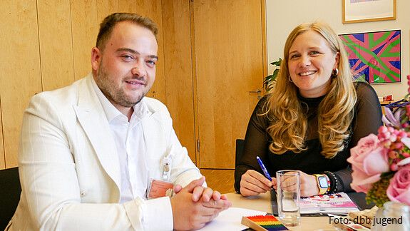 Das Foto zeigt Matthäus Fandrejewski und Josephine Ortleb.