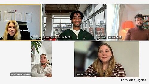 Das Foto zeigt dbb-Jugendreferentin Anna Muzyka, Steven Commey-Bortsie, Gidion Zieten, dbb jugend-Chef Matthäus Fandrejewski und Mareike Engel im Teams-Meeting.