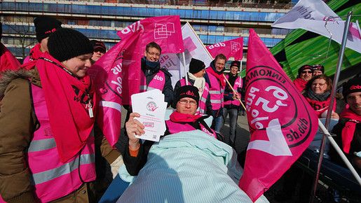 Mahnwache vor der Uniklinik Aachen Mahnwache vor der Uniklinik Aachen