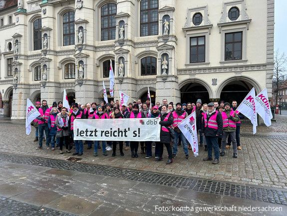 Einkommensrunde Bund und Kommunen 2023: Aktion in Lüneburg Einkommensrunde Bund und Kommunen 2023: Aktion in Lüneburg