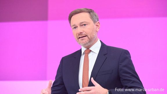 Bundesfinanzminister Christian Lindner bei der dbb Jahrestagung 2022 Bundesfinanzminister Christian Lindner bei der dbb Jahrestagung 2022